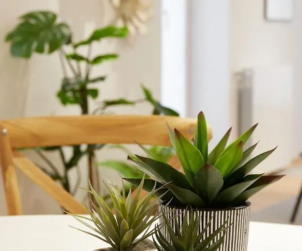 8 Balconies Heart Of The Old Town Апартаменти