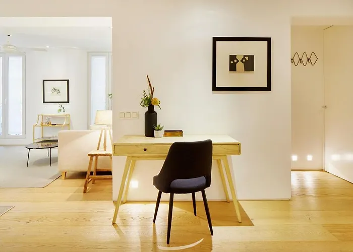 Апартаменти 8 Balconies Heart Of The Old Town *