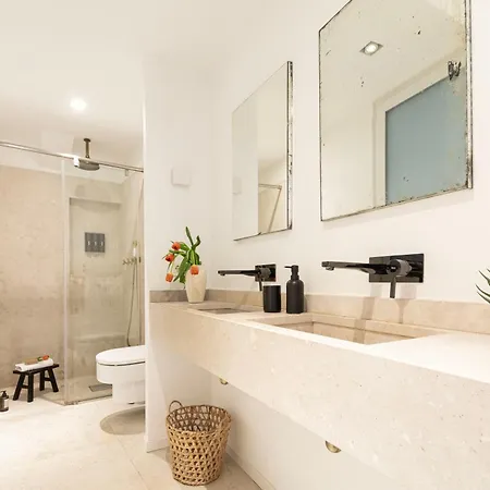 8 Balconies Heart Of The Old Town 아파트 *