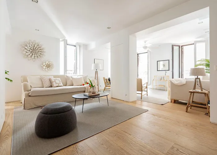 8 Balconies Heart Of The Old Town 아파트